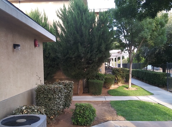 Sierra Village Apartments - Woodlake, CA