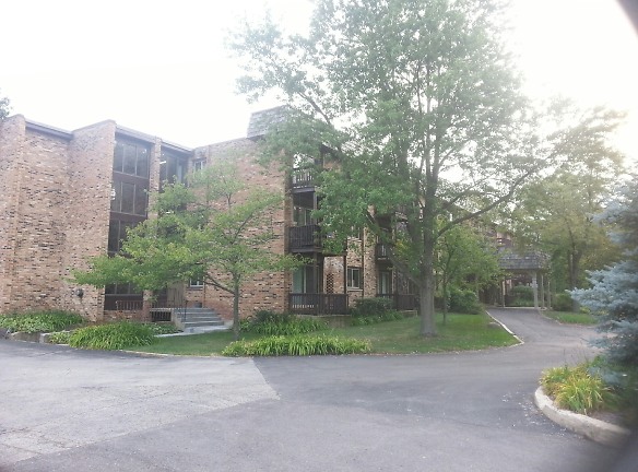 Waters Edge Apartments - Lake Zurich, IL