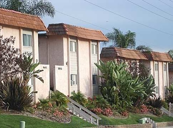 Oakridge Apartments - Santee, CA