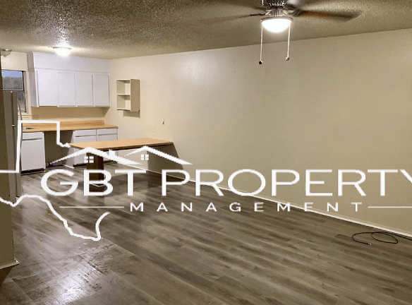 2 Bedroom & 3 Bedroom Apartments - Comanche, TX