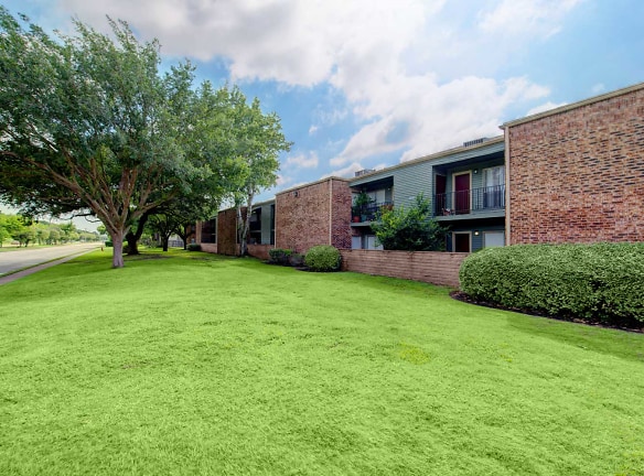 University Green Apartments - Houston, TX