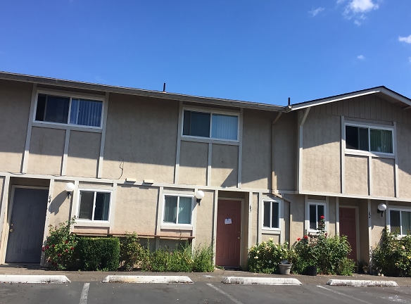 Country Pines Apartments - Mcminnville, OR