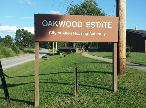 Oakwood Estates Apartments - Alton, IL