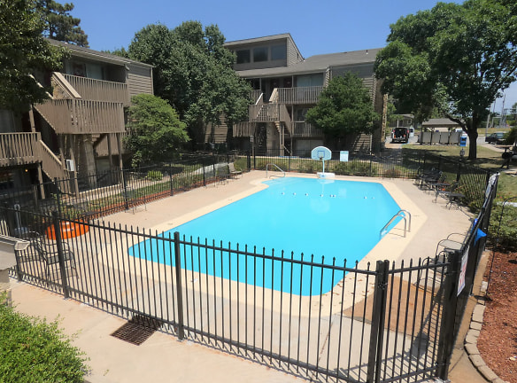 Lodge West Apartments - Wichita, KS