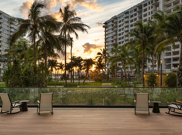 Flamingo South Beach Apartments - Miami Beach, FL