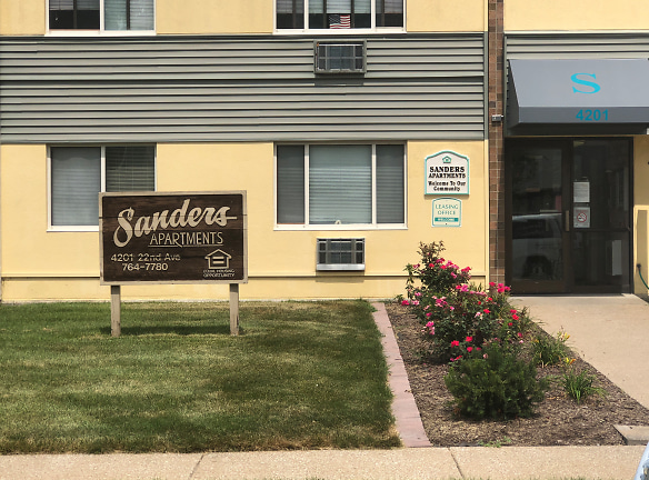 Sanders Apartments - Moline, IL