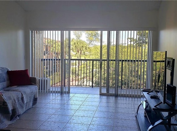 8821 Wiles Rd unit 306 - Coral Springs, FL