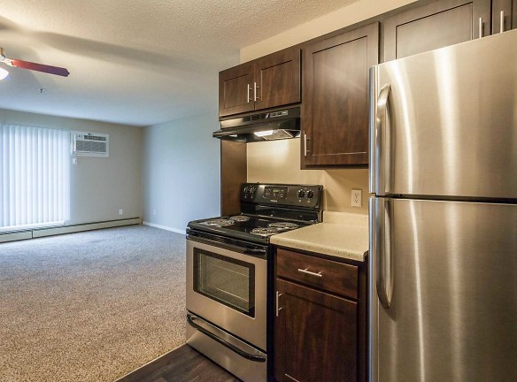 Camelot Square Apartments - Coon Rapids, MN