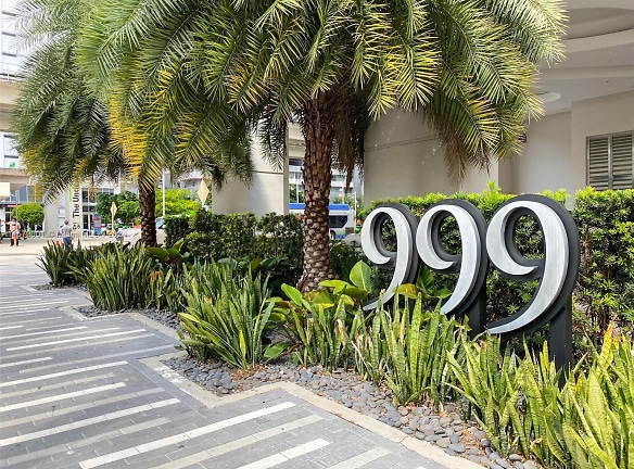 999 SW 1st Ave #2010 - Miami, FL