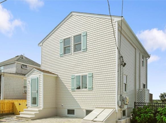 333 Riverside St - Portsmouth, RI