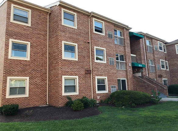 Magruder's Discovery Apartments - Bethesda, MD