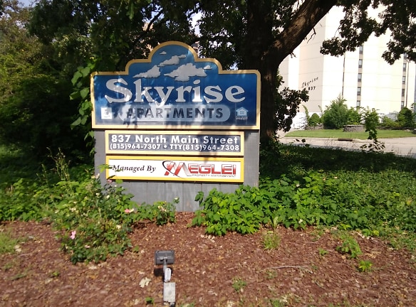Skyrise Apartments - Rockford, IL