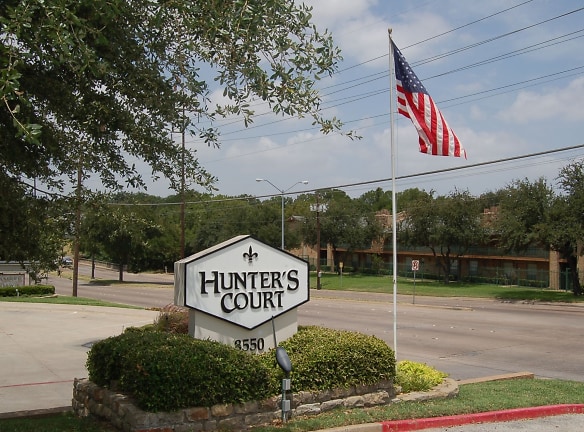 Hunter's Court Apartments - Dallas, TX