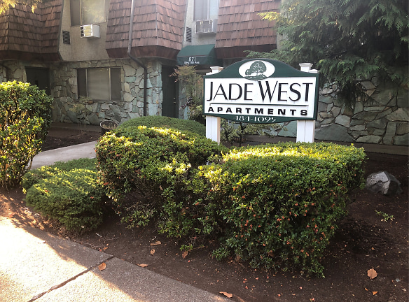 Jade West Apartments - Eugene, OR