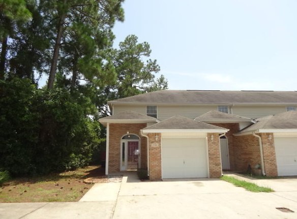 136 Noblat Dr - Mary Esther, FL