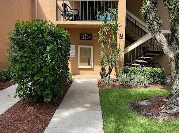 11234 Green Lake Dr #102 - Boynton Beach, FL