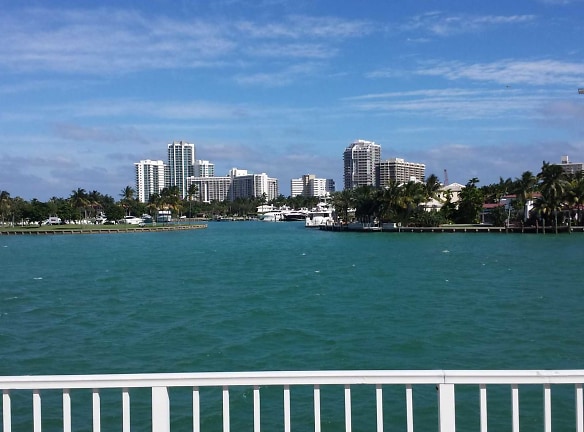 Town & Country Apartmemts - Bay Harbor Islands, FL