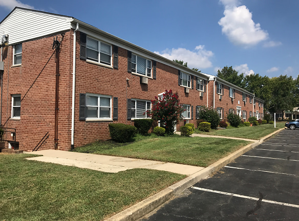 Dorchester Arms Apartments - Hightstown, NJ