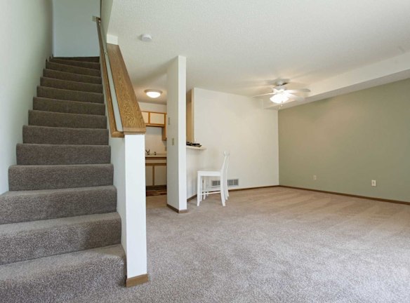 Oakleaf Townhomes 12213 17th Ave S Burnsville MN Apartments for