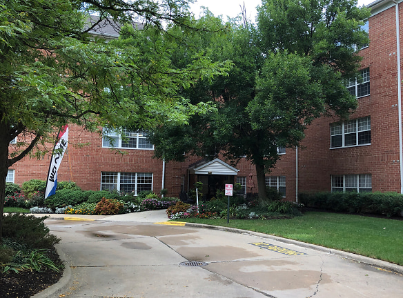 Chippewa Place Apartments - Brecksville, OH