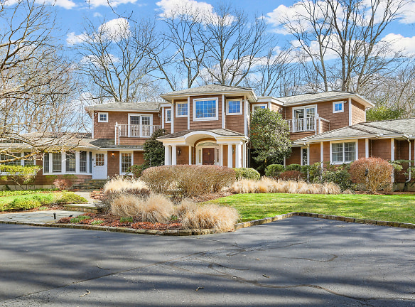 41 Lake Wind Rd - New Canaan, CT
