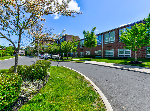 Springside School Apartments - Burlington, NJ