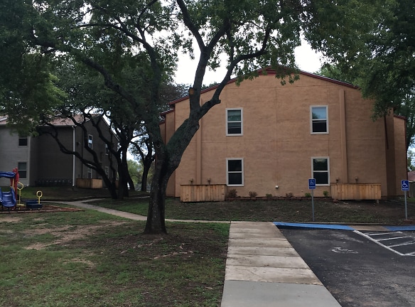 River Park Village East Apartments - Lampasas, TX