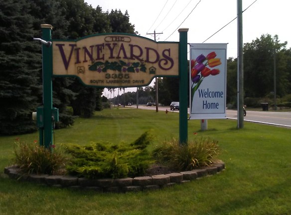 Vineyards Apartments - Saint Joseph, MI