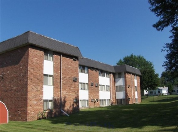 Garden Court Apartments - Pontiac, MI