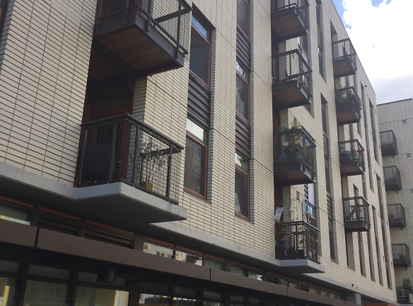 Gray's Landing Apartments - Portland, OR