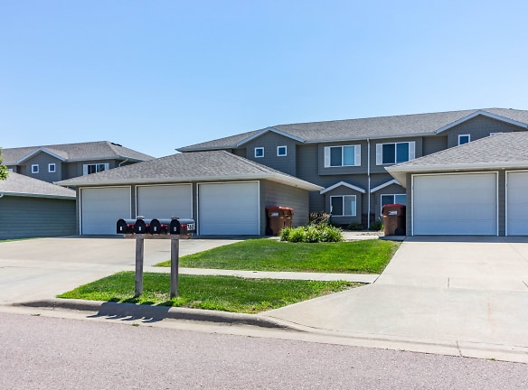 Boulder Pointe Townhomes Apartments - Sioux Falls, SD