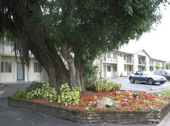 Parkcrest Apartments - Oakland Park, FL