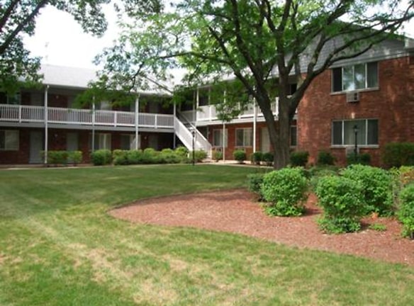 Plum Grove Apartments - Rolling Meadows, IL