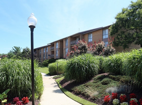 Carleton East Apartments - Lanham, MD