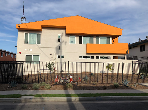 Osage Apartment - Inglewood, CA