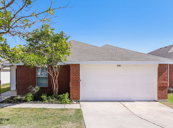 1016 Fort Apache Dr - Haslet, TX