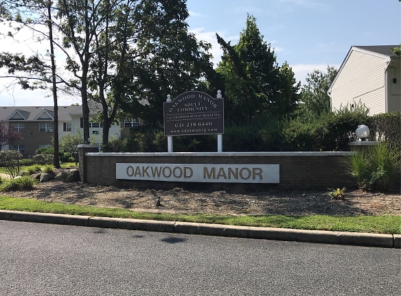 Oakwood Manor Apartments - Bay Shore, NY