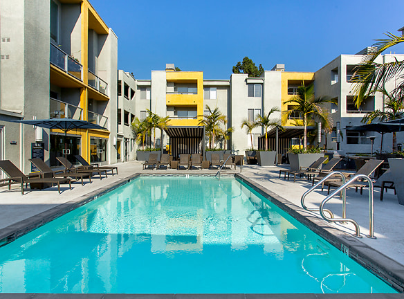 The Crescent At West Hollywood Apartments - West Hollywood, CA
