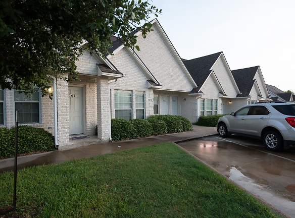 Richmond Ridge Townhomes Apartments - Bryan, TX