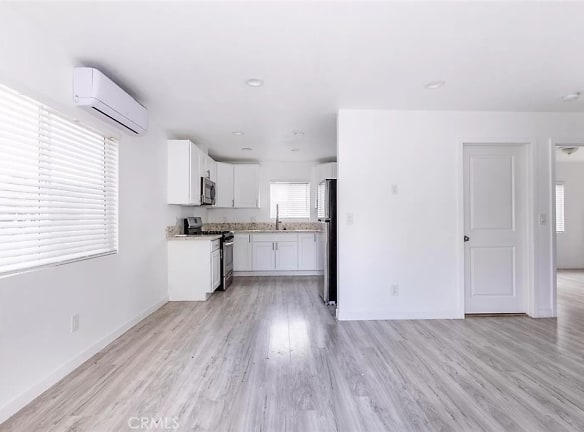 8155 Tunney Ave - Los Angeles, CA