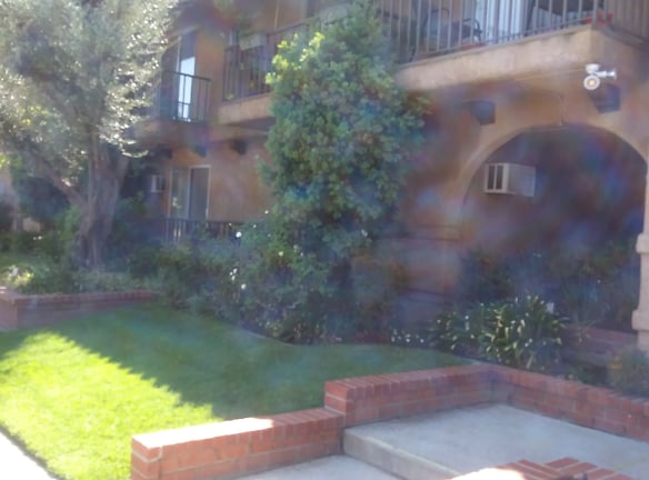 Parkside Villa Apartments - Granada Hills, CA