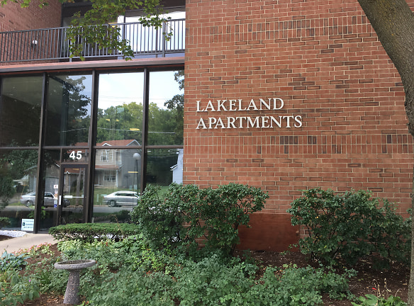 Lakeland Apartments - Fox Lake, IL