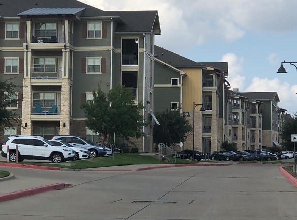 Campus Village At College Station Apartments - College Station, TX