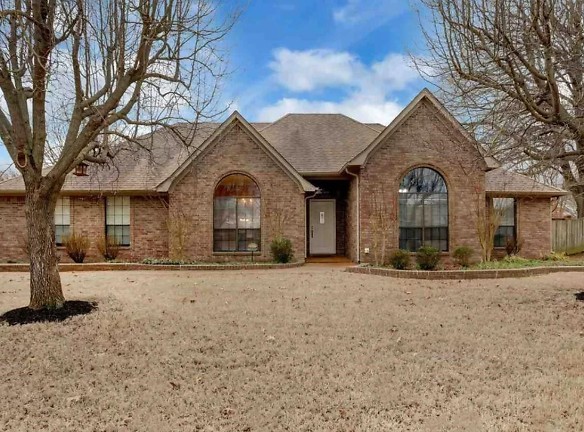 361 Wolf Lair Cove - Collierville, TN