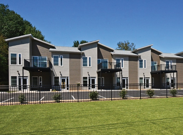 Trail's Bend Apartments And Townhomes - Springfield, MO