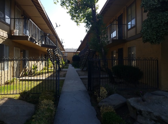 ALMOND WOOD APTS Apartments - Madera, CA