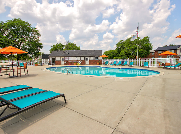 Maple Grove Apartments - Sterling Heights, MI