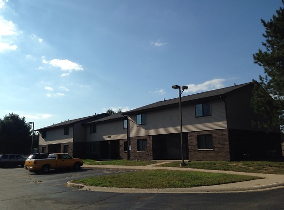 Town Country Apartments - Elkhart, IN