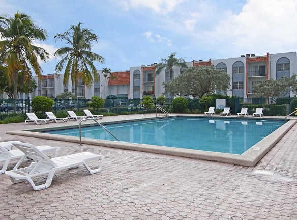 Park Plaza Apartments - North Lauderdale, FL