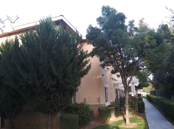 Sierra Village Apartments - Woodlake, CA